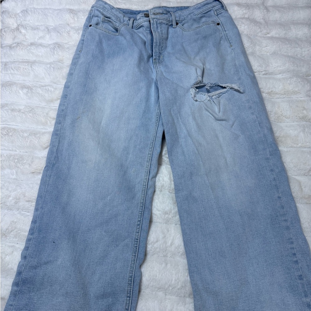 Old Navy Women's Light Blue Distressed Jeans